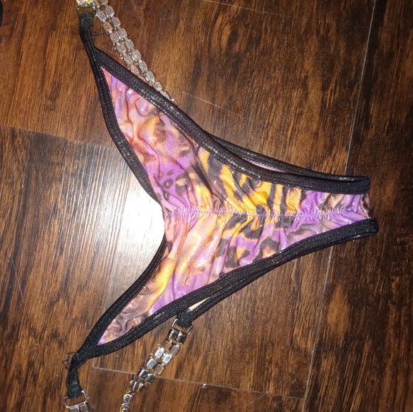 Bikini - Picture 2 of 3